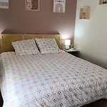 Maison Moderne Avec Terrasse Et Jardin à Beaune-d'allier - Fr-1-489-554 Hébergement de vacances *