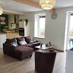 Maison Moderne Avec Terrasse Et Jardin à Beaune-d'allier - Fr-1-489-554