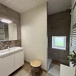 Hébergement de vacances Maison Moderne Avec Terrasse Et Jardin à Beaune-d'allier - Fr-1-489-554 Beaune d'Allier