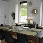Hébergement de vacances Maison Moderne Avec Terrasse Et Jardin à Beaune-d'allier - Fr-1-489-554